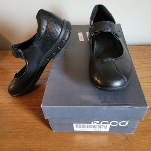 Ecco Black 7.5 Leather Sandals